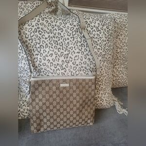 Authentic Gucci Crossbdy with Off-white Trim - Rare Find - 💯 Genuine - New
